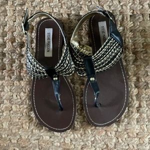 Steve Madden flat sandles